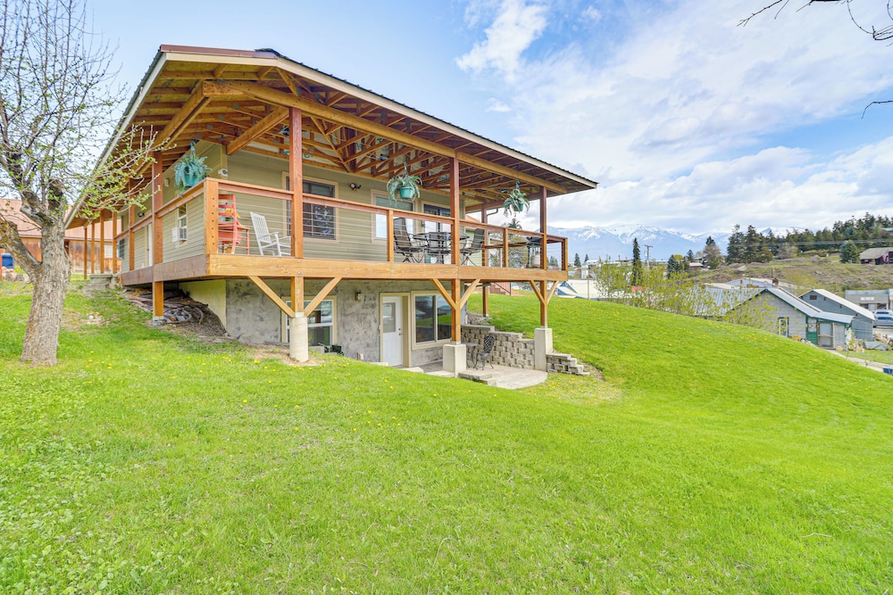Mtn-view Eureka Apartment: Walk to Eateries!