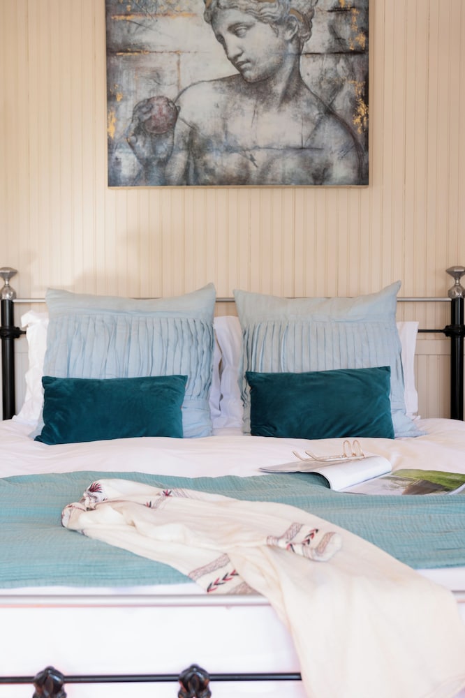 Old Mill Lodge I By Huluki Sussex Stays
