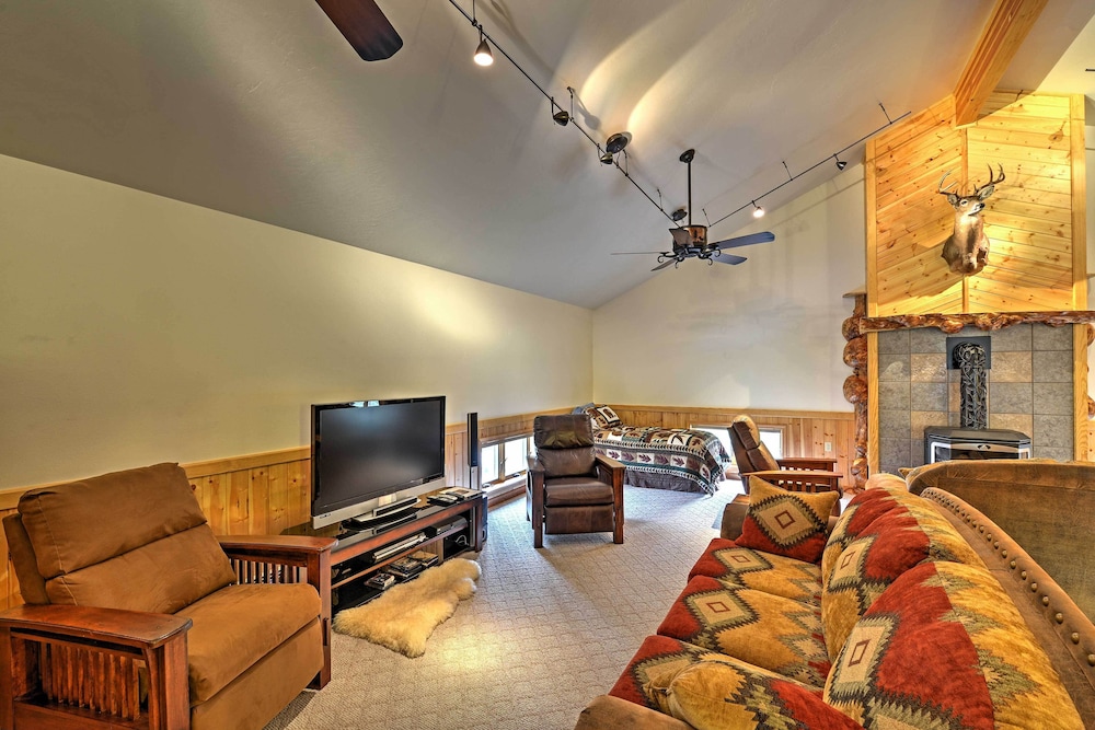 Soldotna Fishing Lodges w/ Dock on Kenai River!