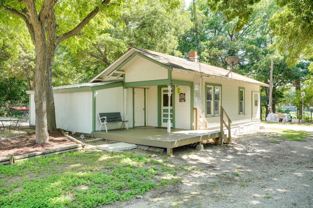New Braunfels Vacation Rental on Lake Dunlap! view 3