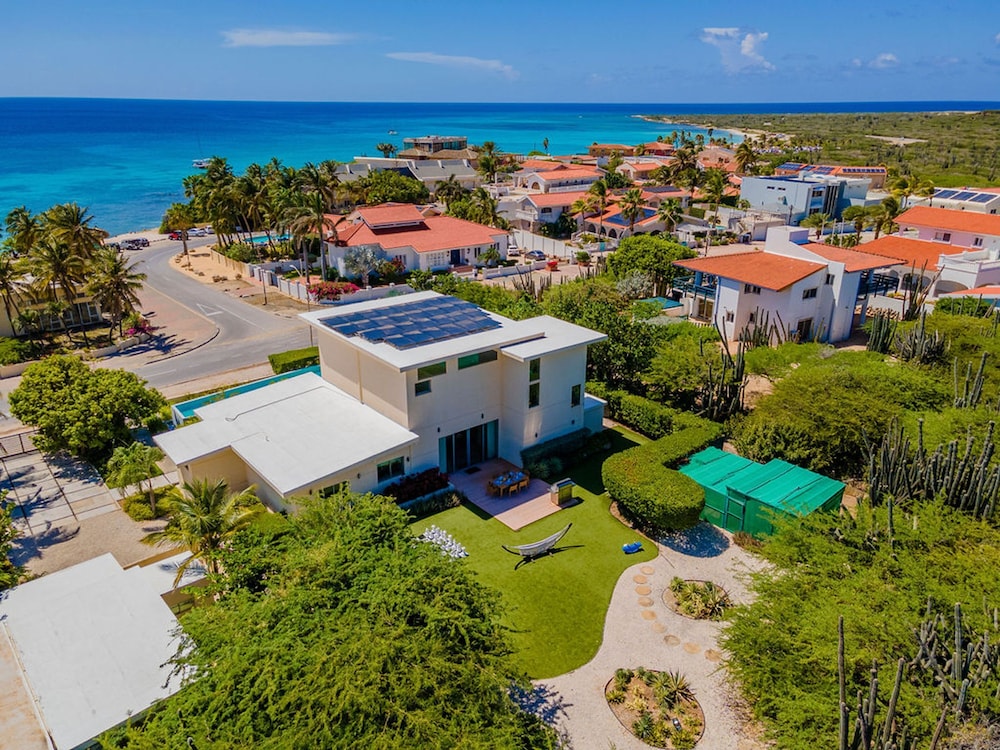 NEW Luxury 4BR Beachfront Villa w Infinity Pool