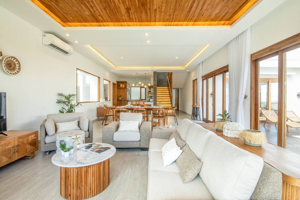 Breeze Opulent 6 BR in With Ocean View 5 Mins to Savaya