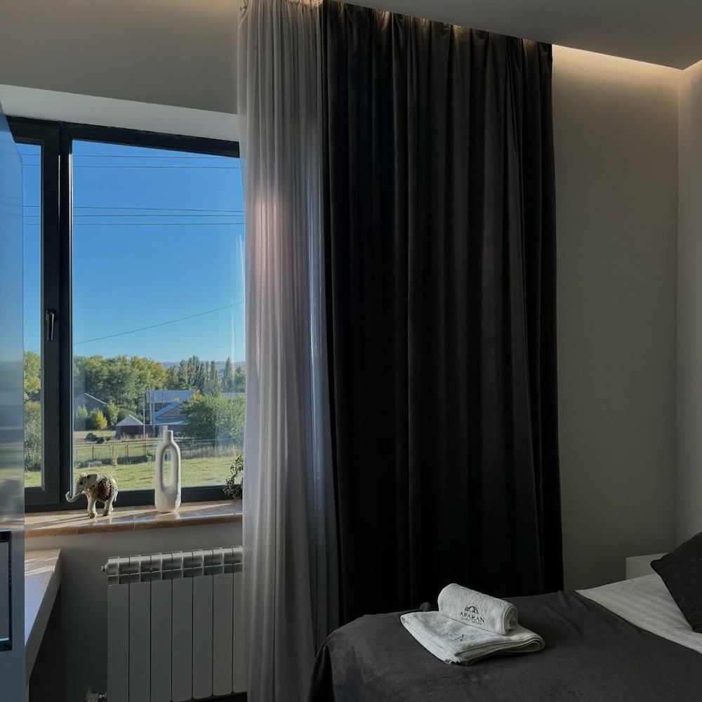 Aparan Guest House