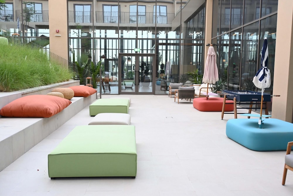 Modern Boho 1BR Sleeps4 Balcony Pool Gym Dxbhills