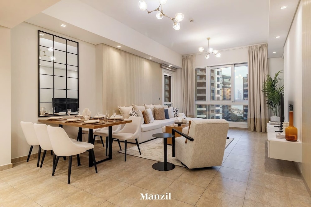 2BR Maid Enjoy Sea Views Palm Jumeirah