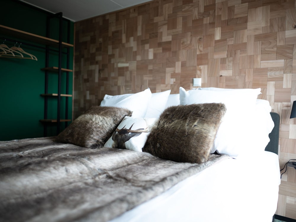Modern, Trendy Nature Theme Lodge, Near the Sea view 3