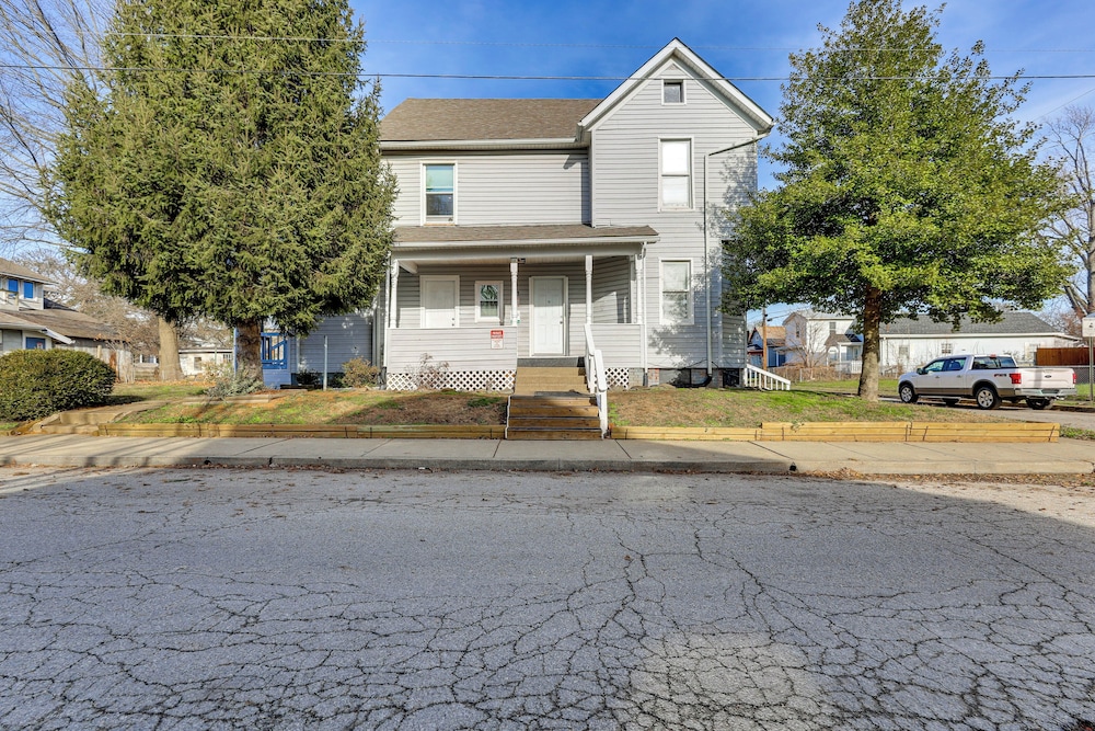 1 Mi to Camden Clark: Central Parkersburg Condo