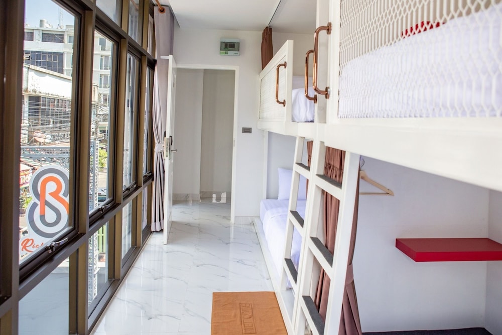 Rich8 Hostel