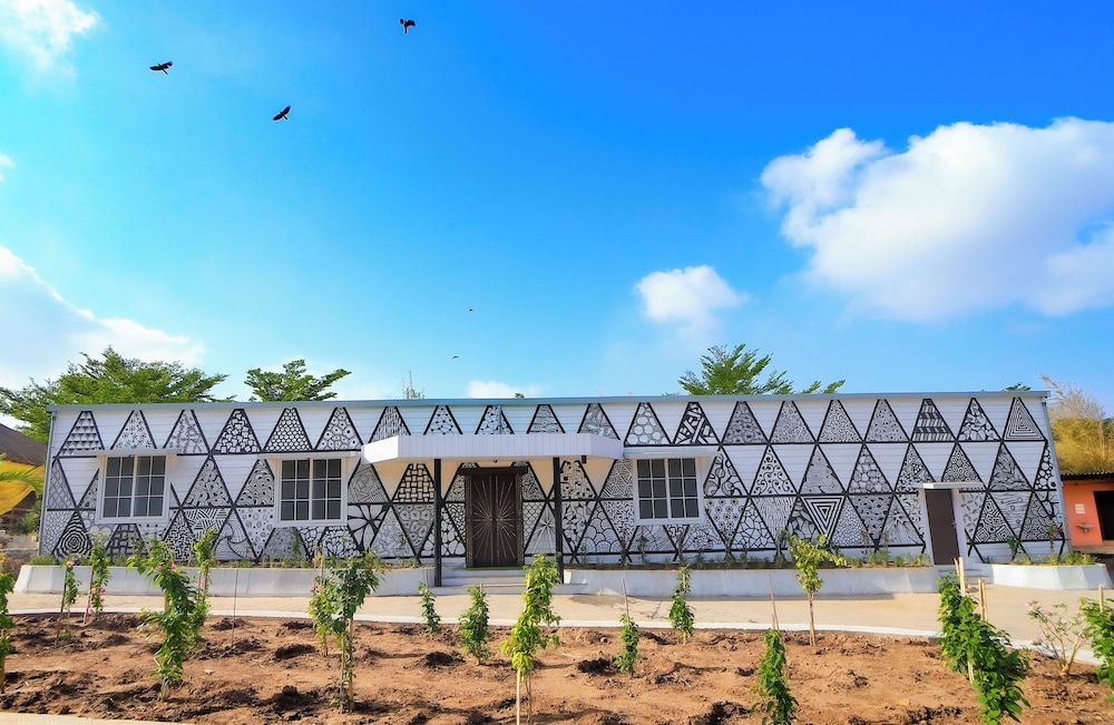 Monteria Village