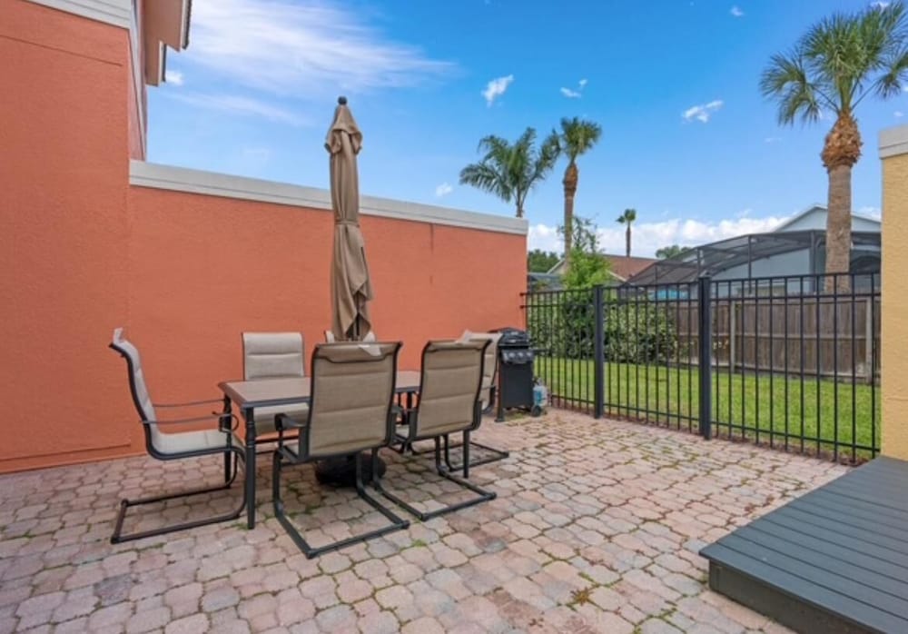 Amazing 3BR 2BA Townhome With Lake View at Terra Verde!