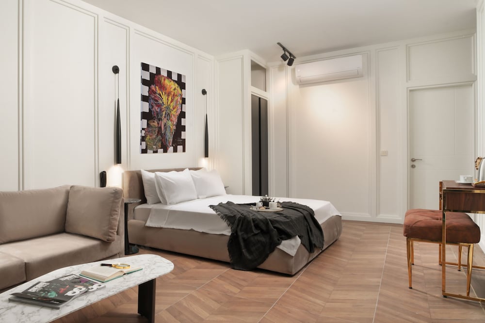 Gatto Suites & Residence