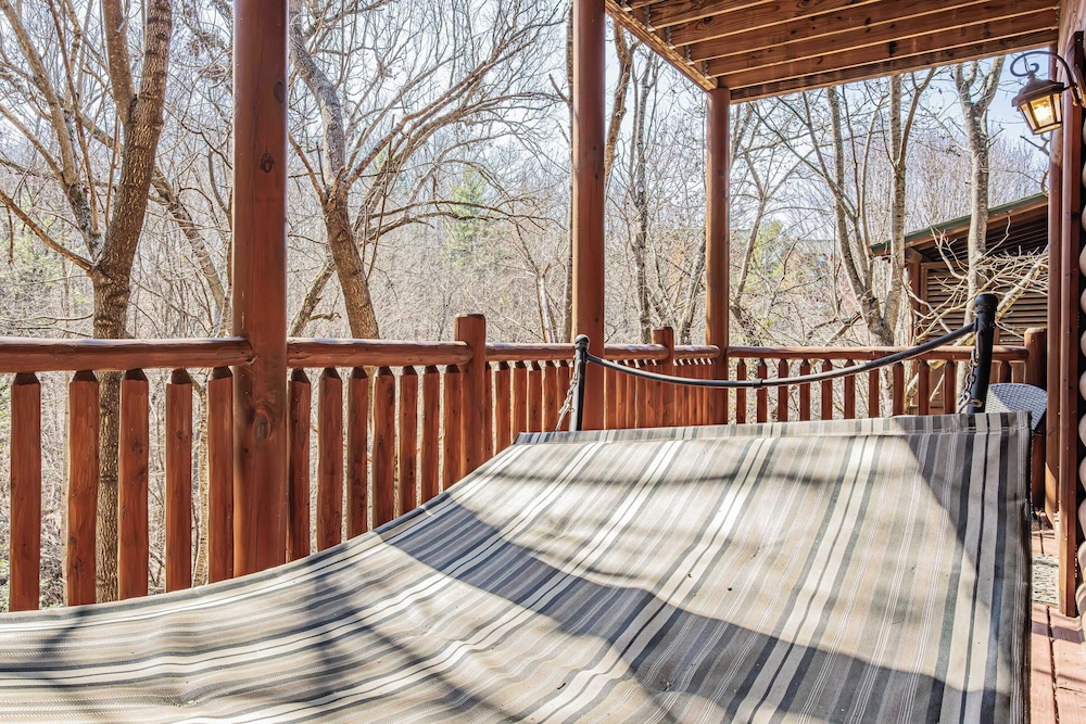 Bear Creek Way by Avantstay Hot Tub, Game Room, Air Hockey, Near Dollywood & Smoky Trails
