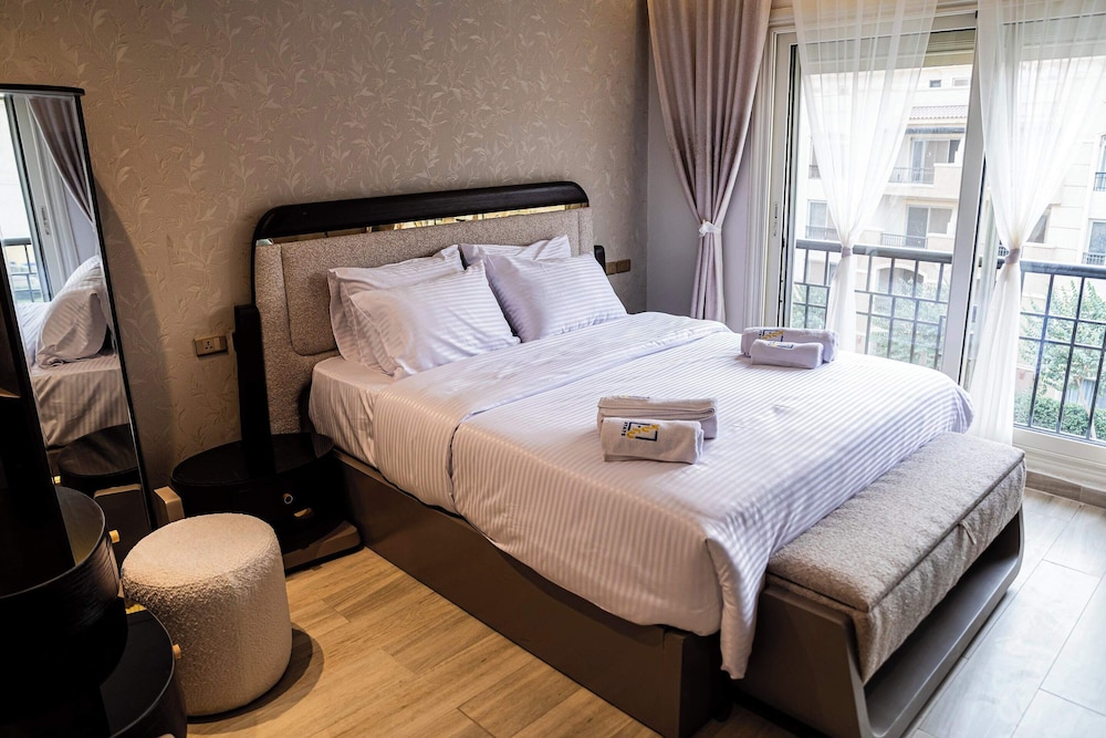 Imperial & Inviting 3bdr Duplex w/ Roof @new Cairo