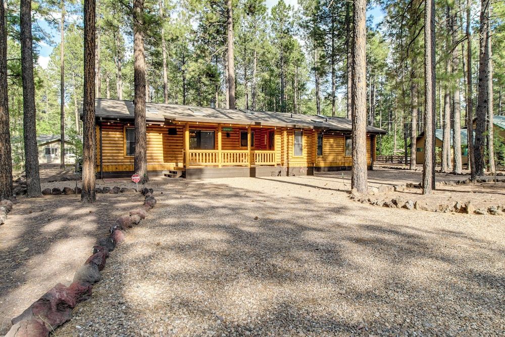 Near Fishing & Hiking: Pinetop Log Cabin w/ Deck!