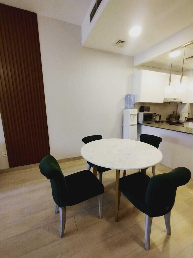 Stunning 1B With Balcony & City View - dubai