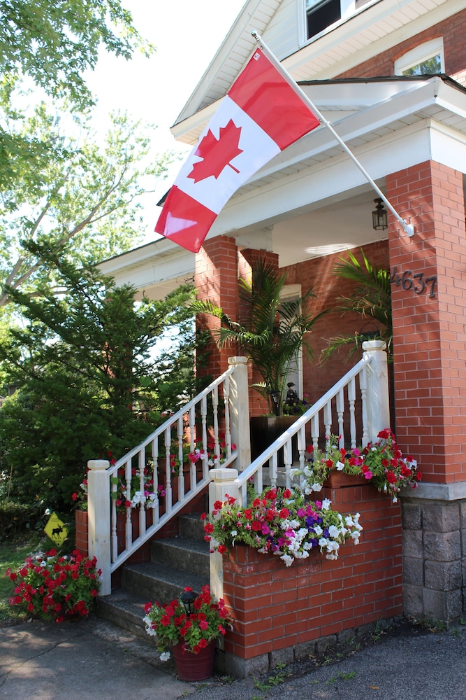 Li-Li Bed & Breakfast