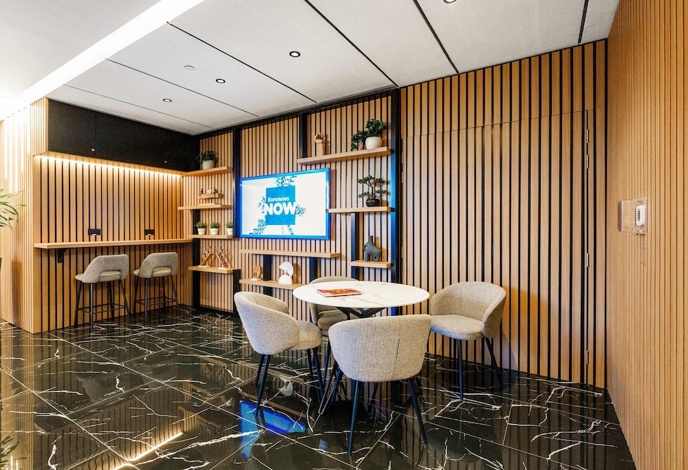 Well-furnished 3 Bedroom in Park Towers Difc