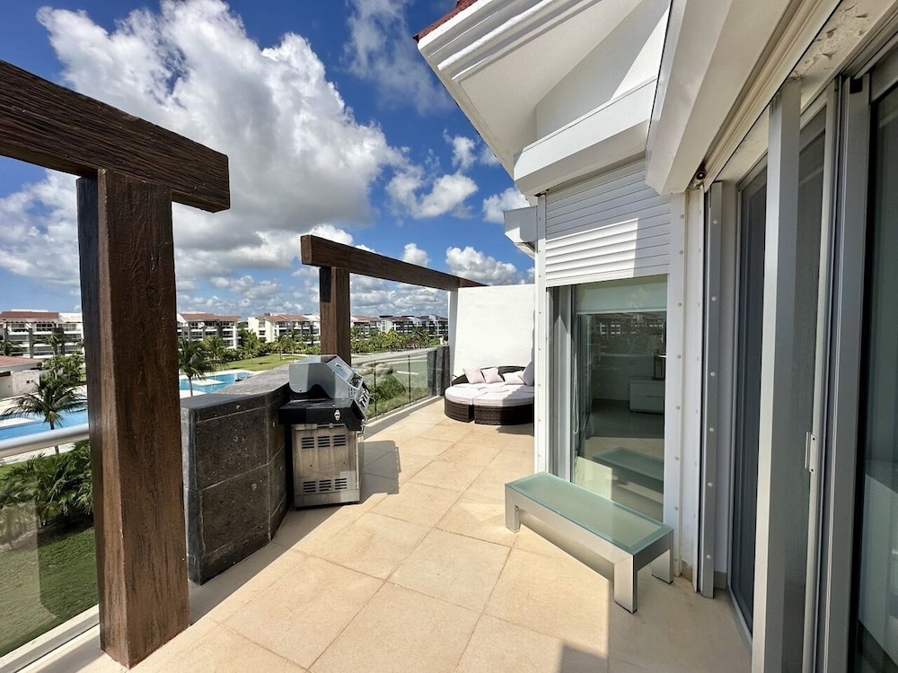 Mareazul view 2