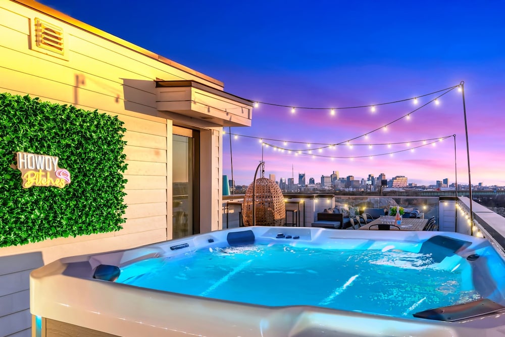 Downtown Nashville Hot Tub Game Room Karaoke