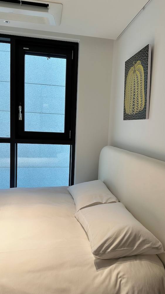 Caelum Black Gangnam Luxury Apt