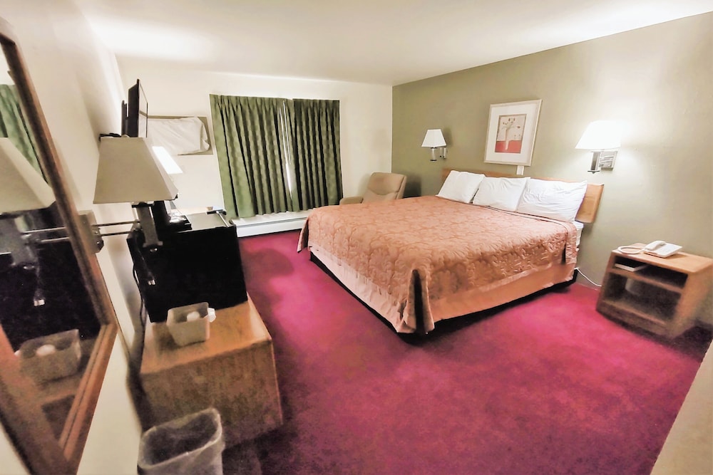 Love Hotels Staples by OYO at HWY 10 MN