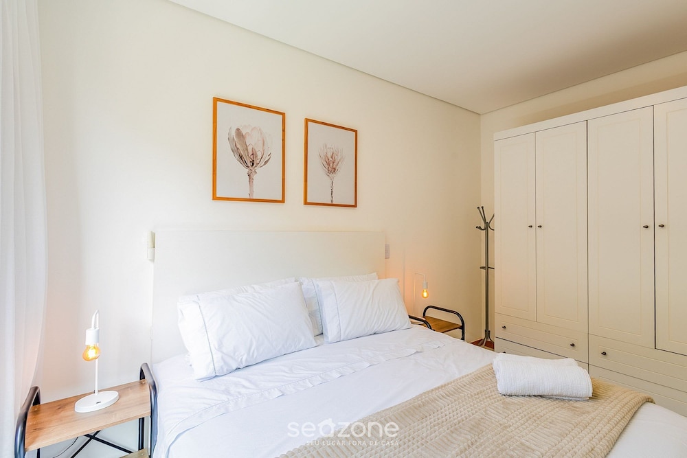 Modern apt With Pool Near the Beach Avr0203
