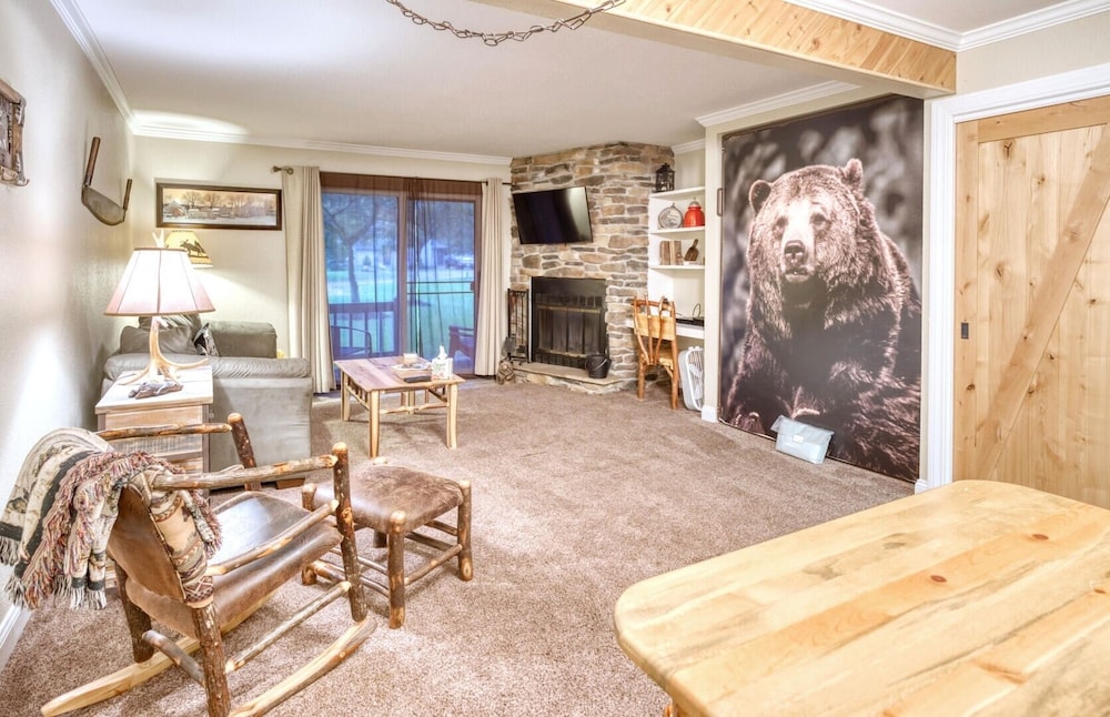 The Bear Den Condo by Redawning view 3