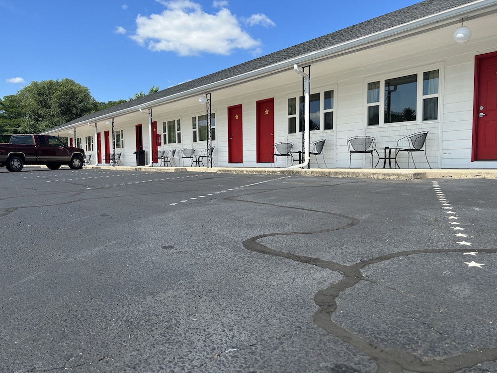 All Star Inn & Suites