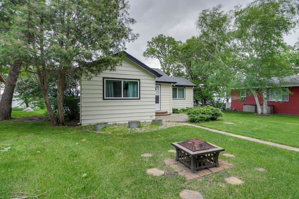Lakefront Pelican Rapids Cabin w/ Boat Dock!