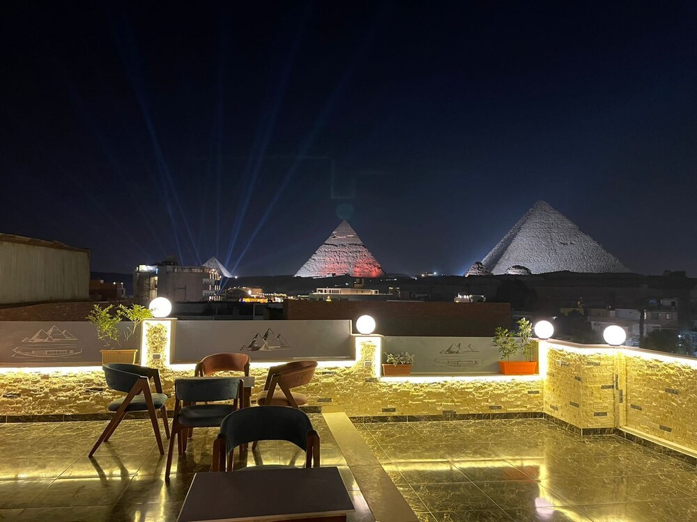 Pyramids Solar Boat Inn