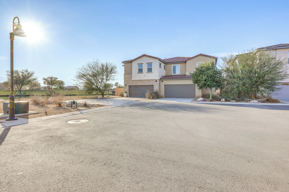 Luxe Indio Lake House 7 Mi to Coachella!