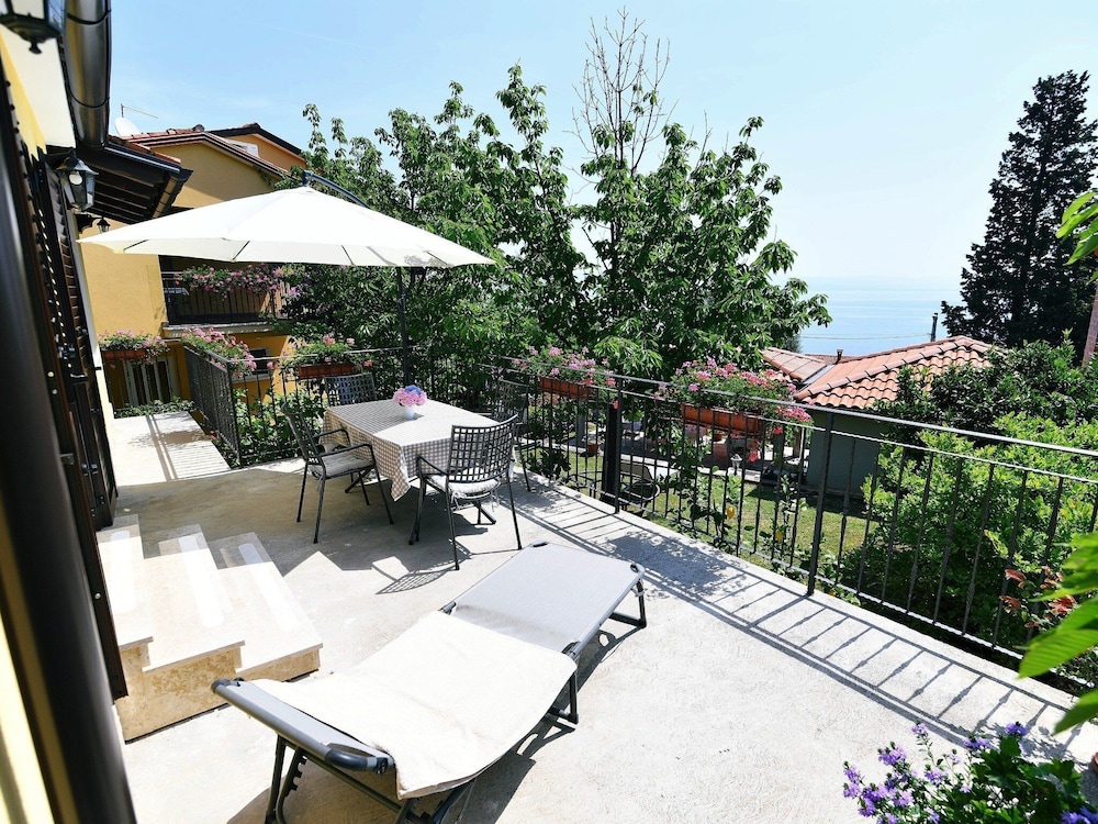 Charming Holiday Home With Terrace and Garden - One Bedroom Holiday Home