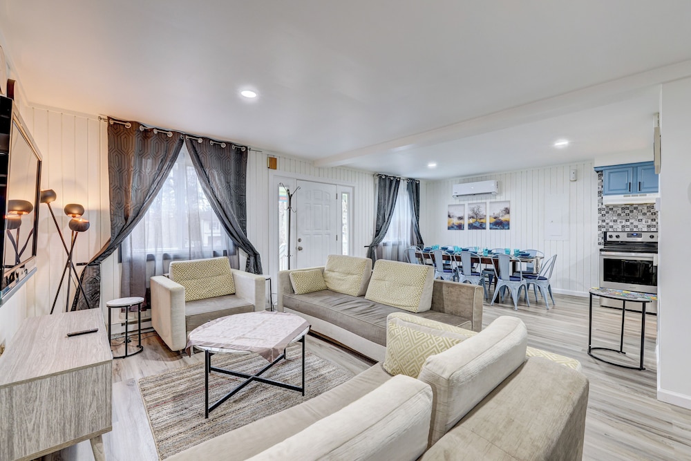 Bushkill Villa w/ Game Room, Sauna & Pool Access! view 5