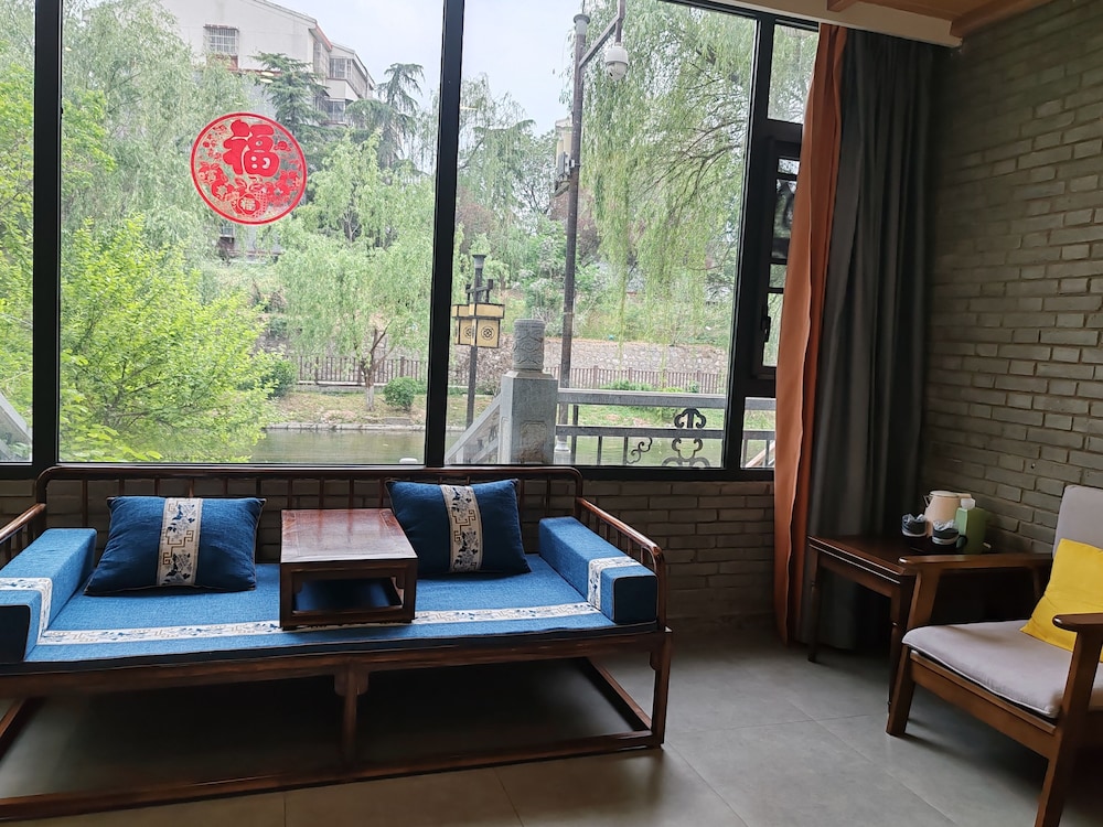Qichi Waterfront B&B Hotel