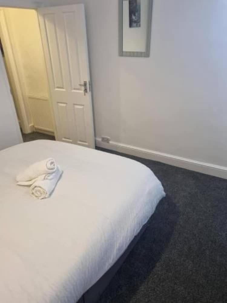 Gillingham Retreat - Spacious 4 Bedroom House