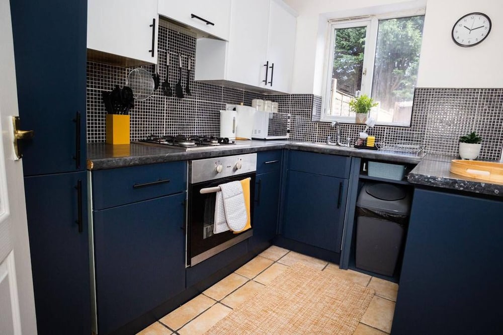 Lovely 2bedroom Home in Haydock With Free Parking