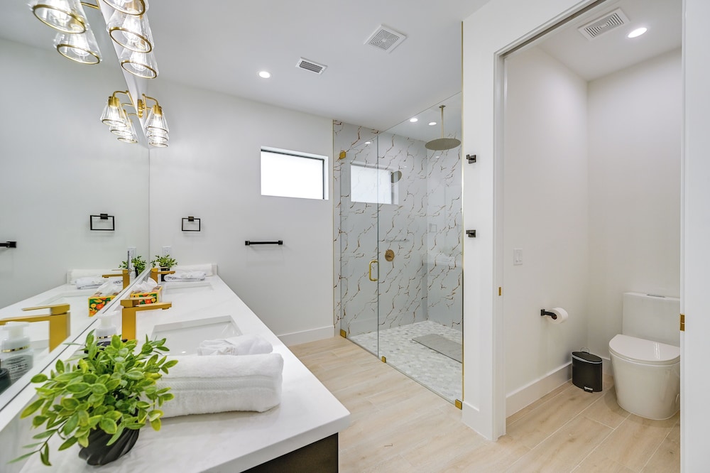 Walk to Celebration Park: Naples Home w/ Pool!