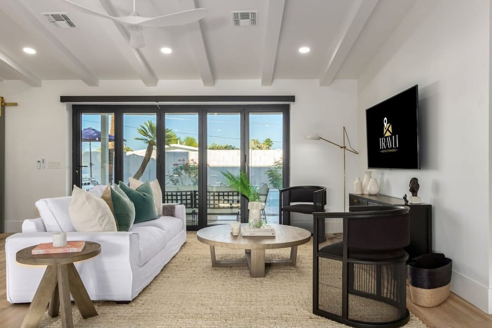 The Kingsley Custom Heated Pool Chef Kitchen Chess