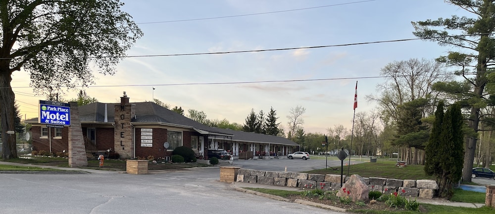 Park Place Motel & Suites