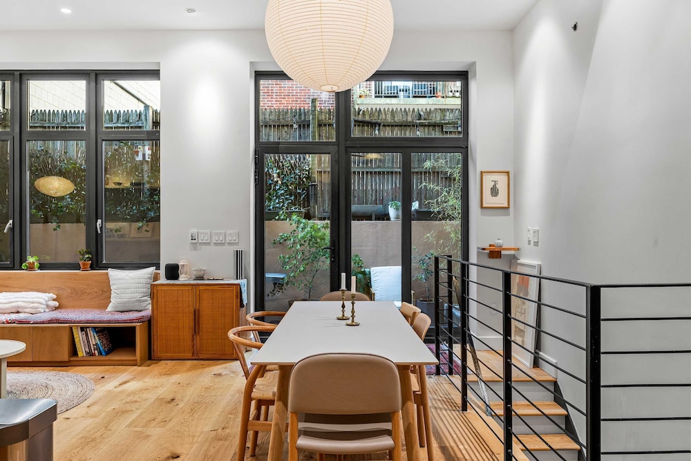 Havemeyer by Rove Travel Duplex Loft w Terrace