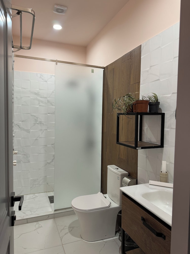 Aparan Guest House