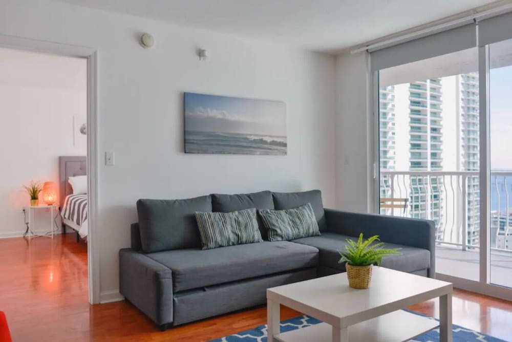 Luxury Apartments W Pool & Ocean views