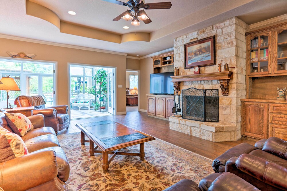 Cozy Texas Retreat w/ Patio, Grill & Horseshoes! view 2