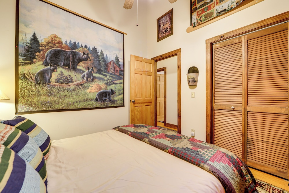 Panoramic Mountain Views & Decks: Franklin Cabin!