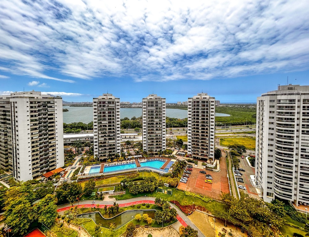 Apto c Vista p o mar e Lagoa na Barra da Tijuca RJ