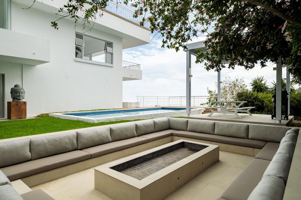 Idyllic Camps Bay Villa w 2 Pools Buddha Retreat