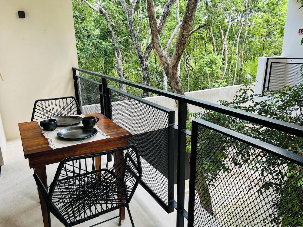 Private Balcony Jungle View Studio S21