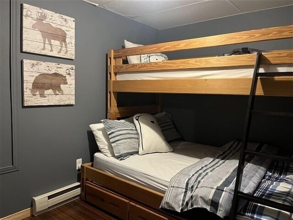 490 Lake St Peter $2100/sum Wk 3 Bedroom Cottage