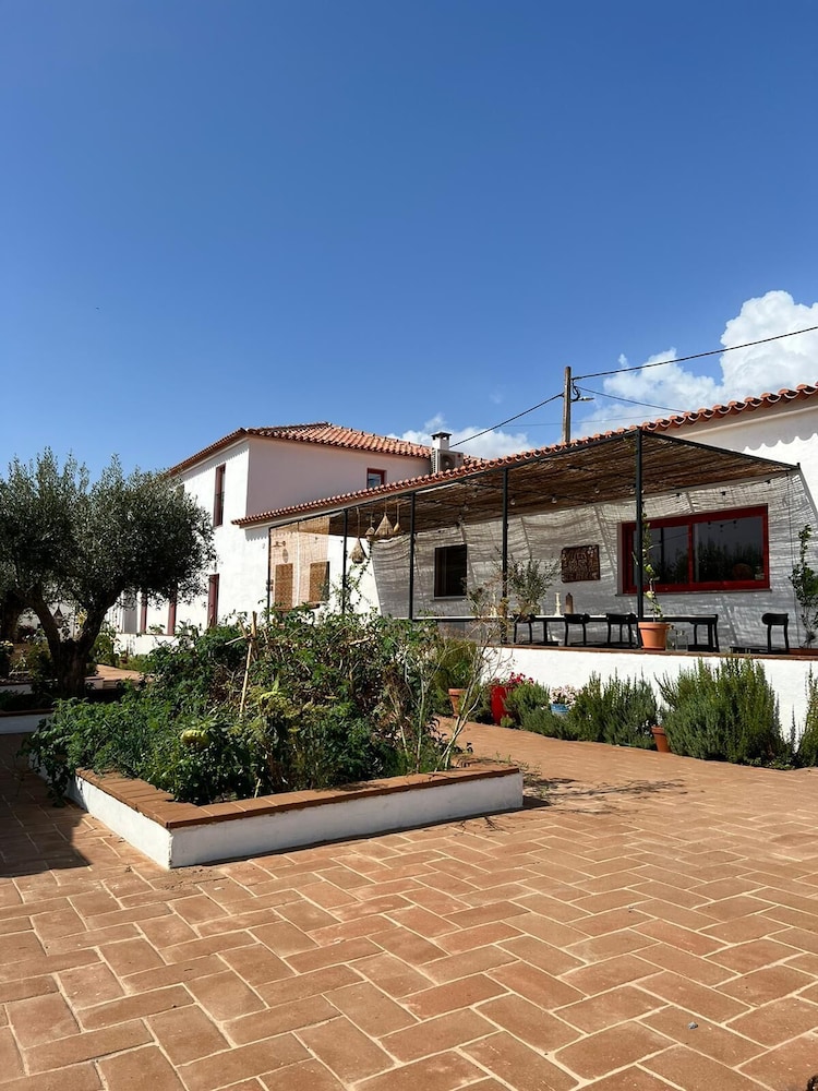 Viva Farmhouse
