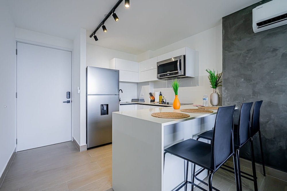 w Elegant 1BR With Balcony in San Francisco